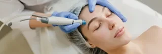 Logo de Glow beauty bar