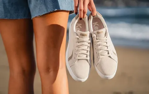 Keds, vestuario y calzado con descuento