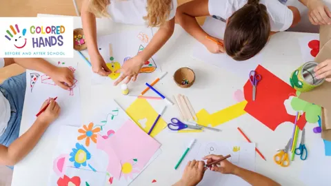 Colored Hands, educación con descuento